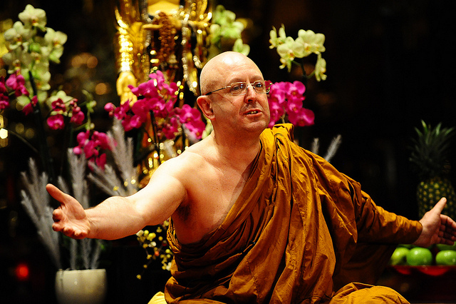 Talk Your Way To Happiness – Ajahn Brahm Tero