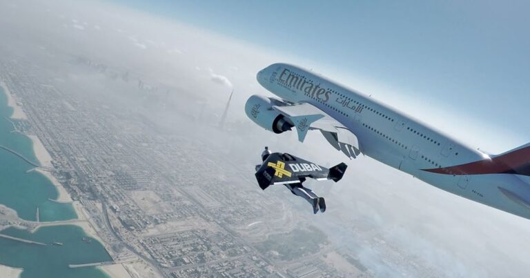 2 Men in Jetpacks Flying Extremely Close To Airbus A380